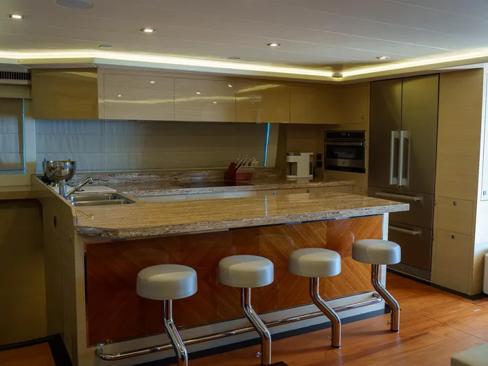 Hideout Yacht Photos Pics 