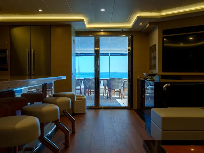 Hideout Yacht Photos Pics 