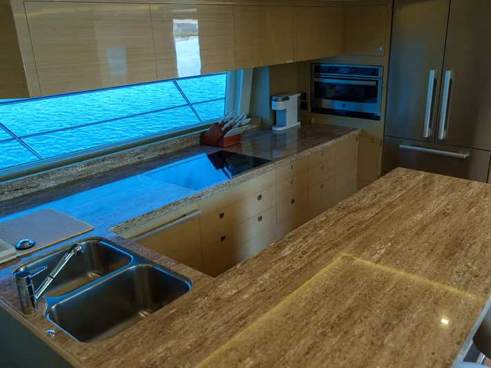 Hideout Yacht Photos Pics 