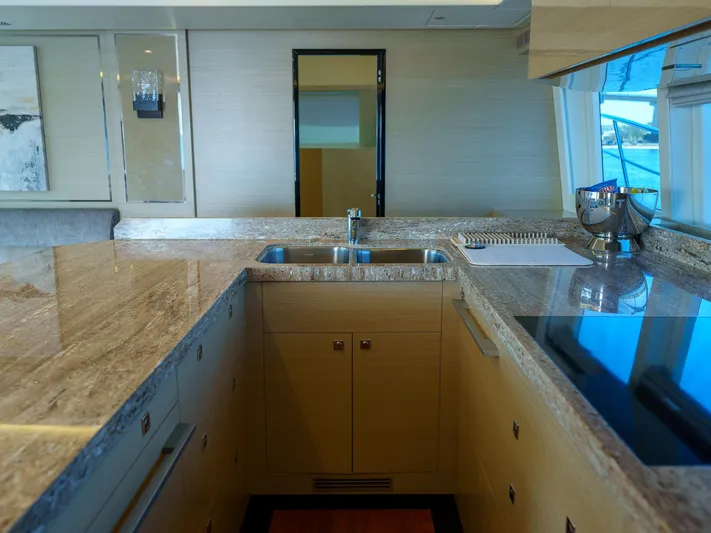 Hideout Yacht Photos Pics 