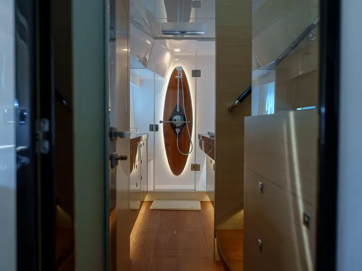 Hideout Yacht Photos Pics 