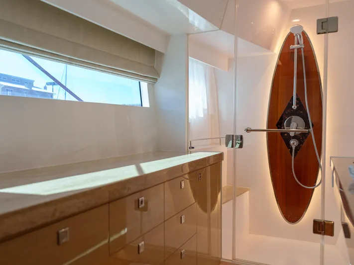 Hideout Yacht Photos Pics 