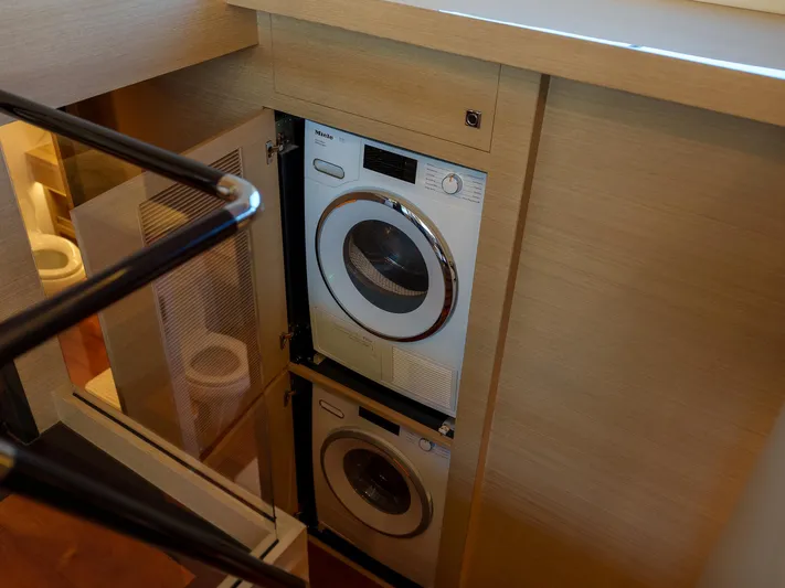 Hideout Yacht Photos Pics 