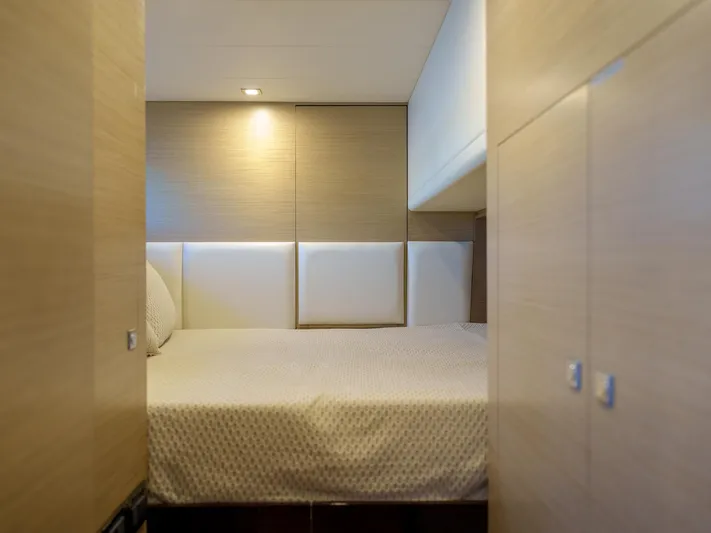 Hideout Yacht Photos Pics 