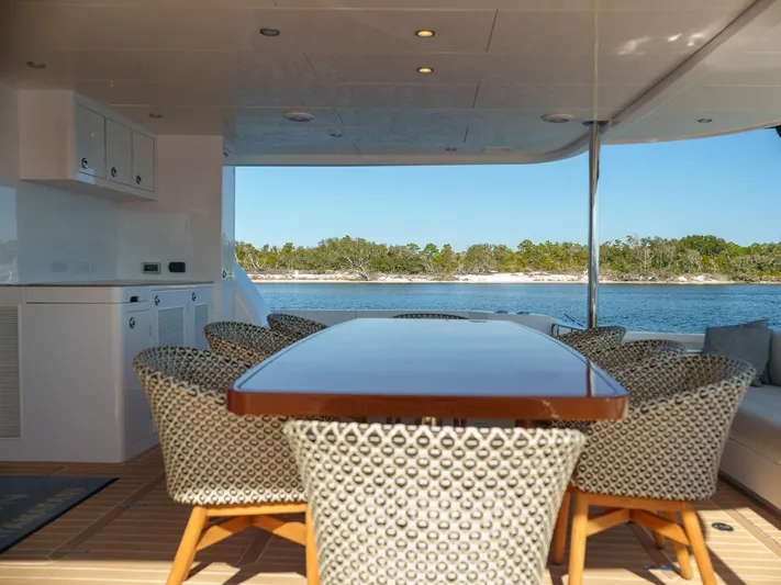 Hideout Yacht Photos Pics 