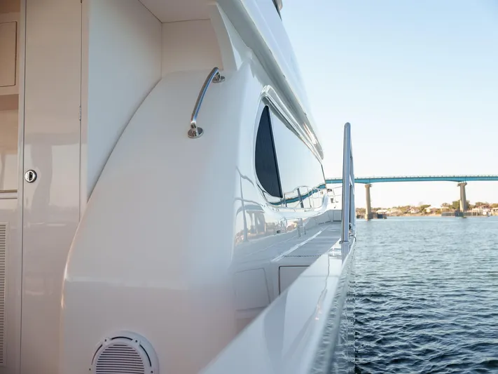 Hideout Yacht Photos Pics 