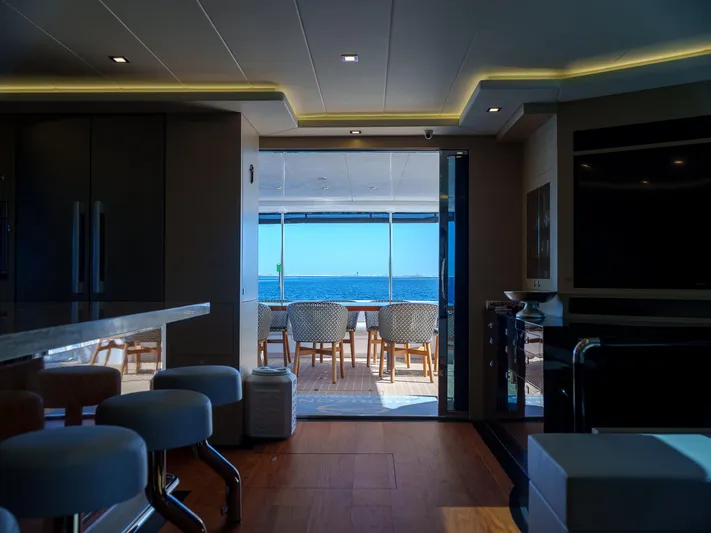 Hideout Yacht Photos Pics 