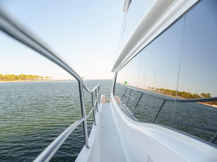 Hideout Yacht Photos Pics 