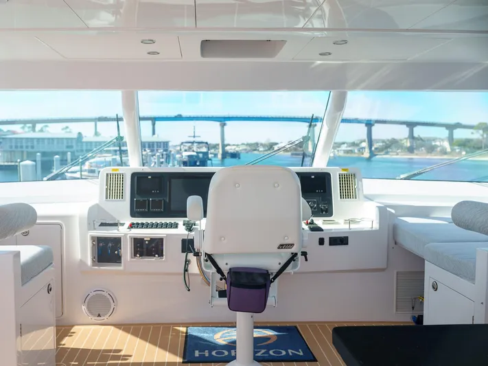 Hideout Yacht Photos Pics 