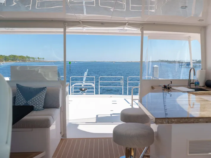 Hideout Yacht Photos Pics 