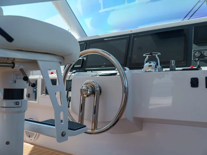 Hideout Yacht Photos Pics 