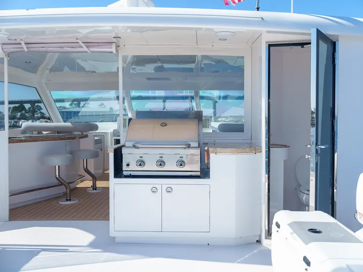 Hideout Yacht Photos Pics 