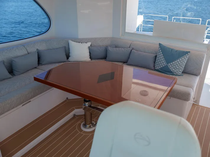 Hideout Yacht Photos Pics 