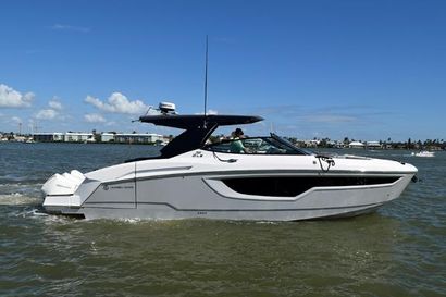 2021 38' Cruisers Yachts-38 GLS Naples, FL, US