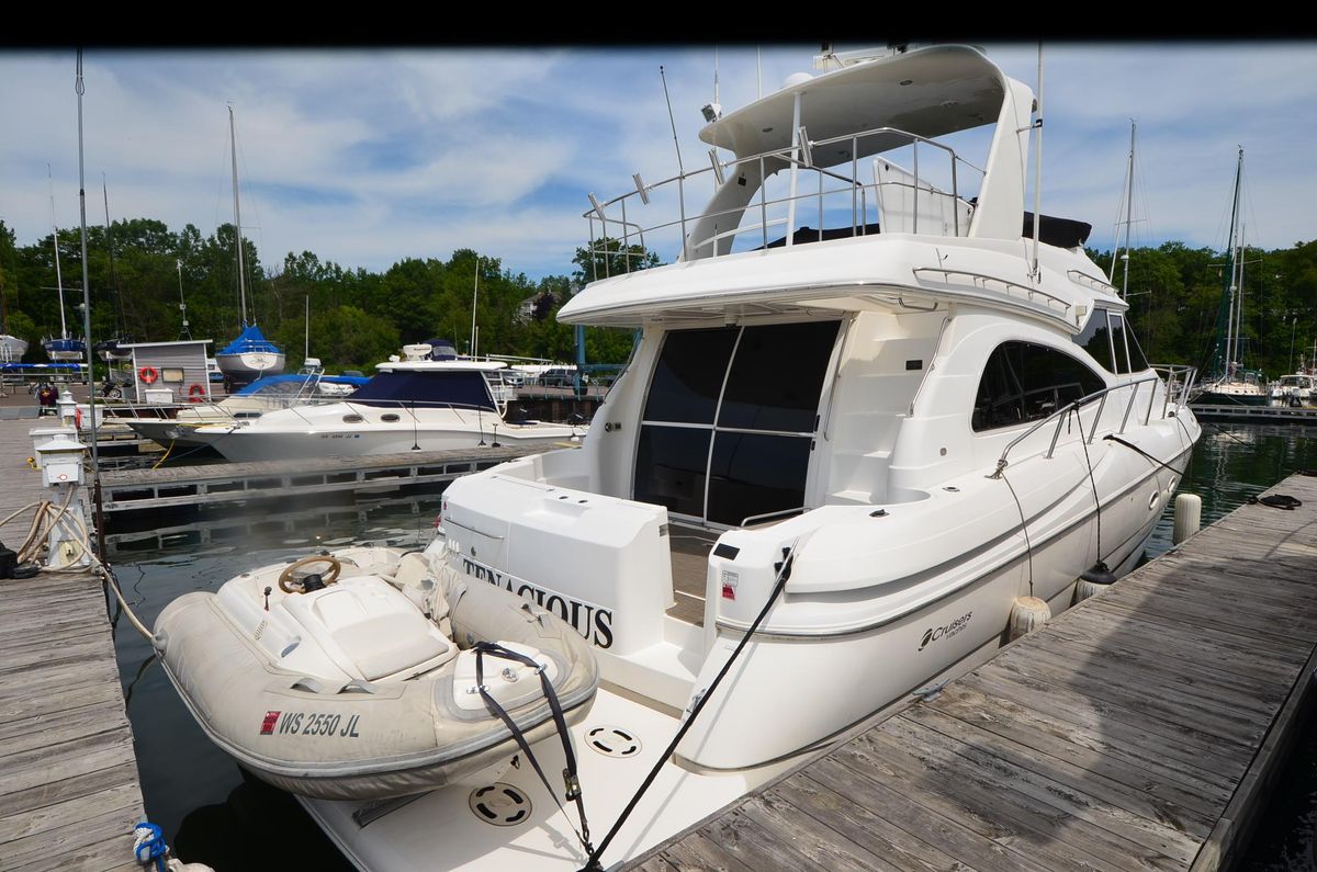2003 Cruisers Yachts 50 