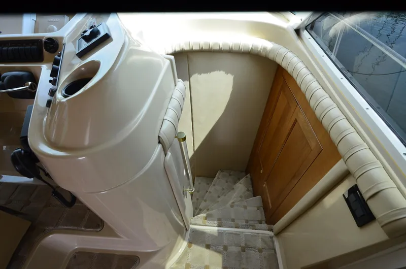 Tenacious Yacht Photos Pics Interior of 2003 Cruisers Yachts 5000 Sedan Sport, featuring helm and staircase.