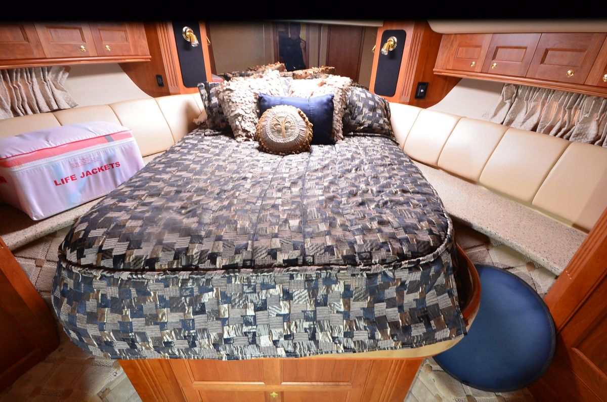2003 Cruisers Yachts 50 