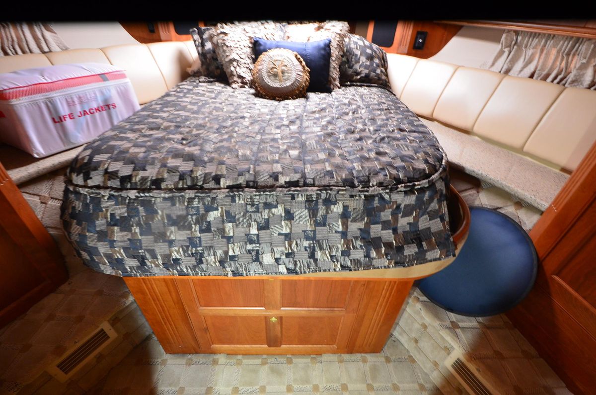2003 Cruisers Yachts 50 