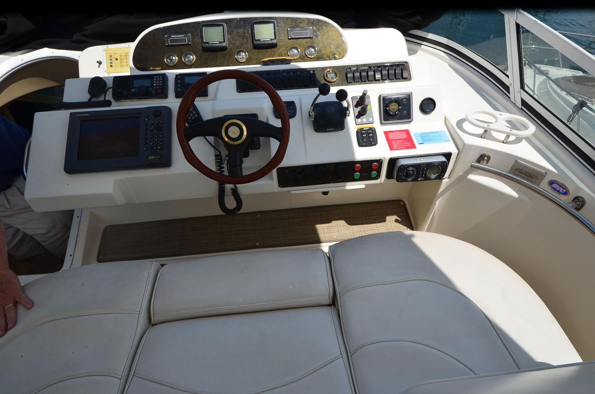 2003 Cruisers Yachts 50 