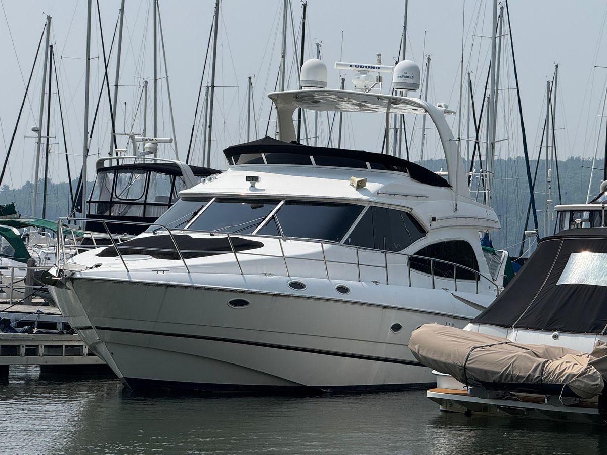2003 Cruisers Yachts 50 