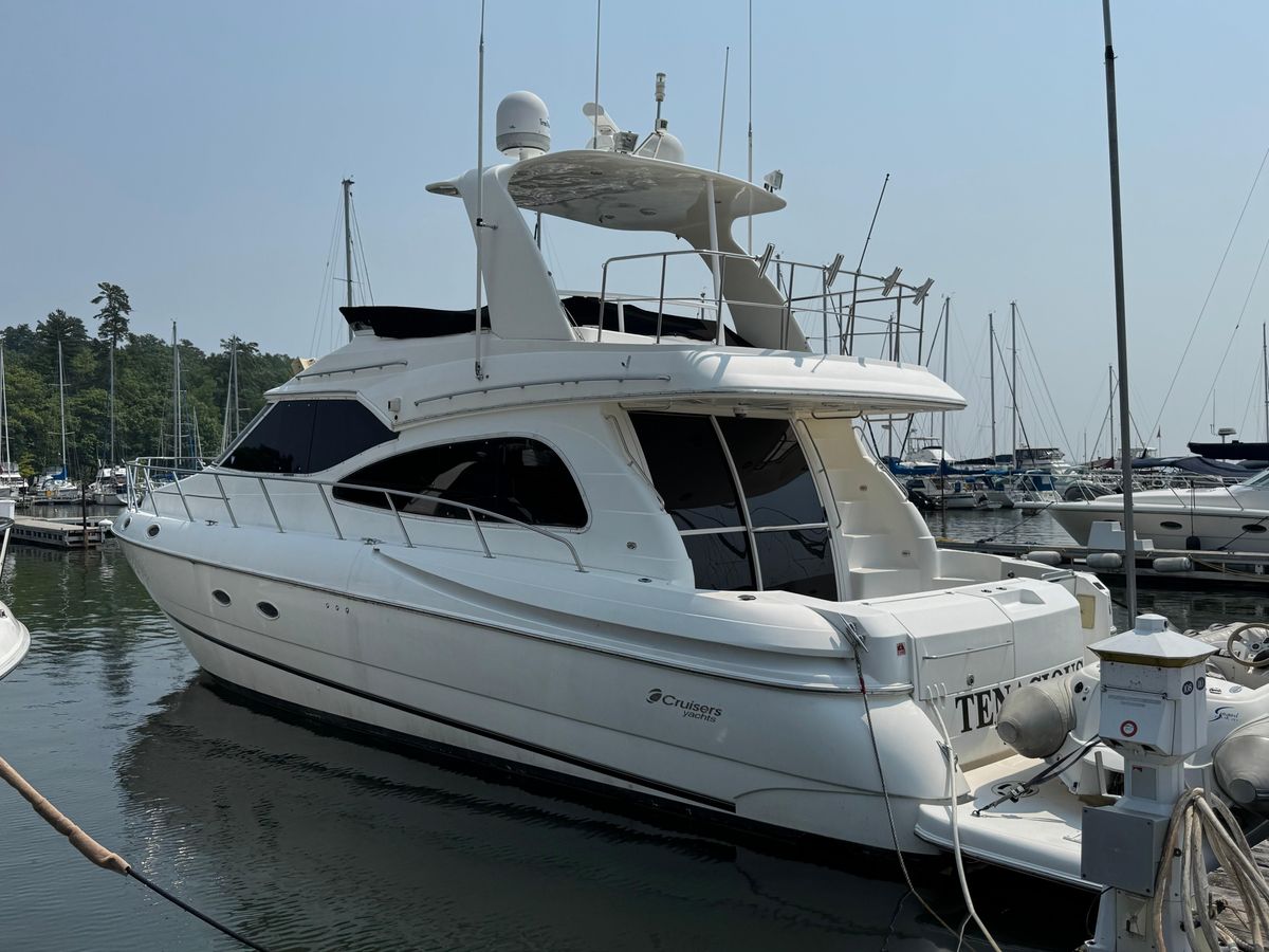 2003 Cruisers Yachts 50 