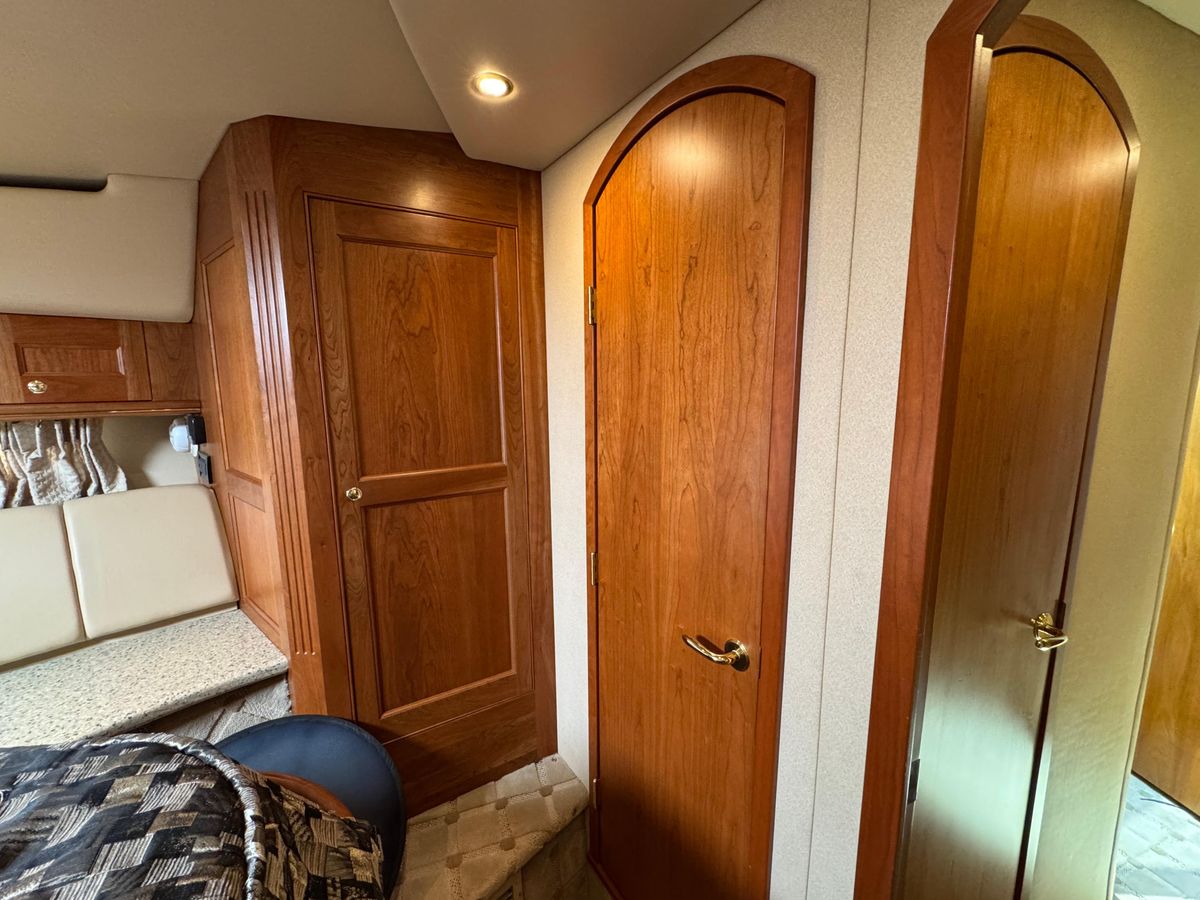 2003 Cruisers Yachts 50 