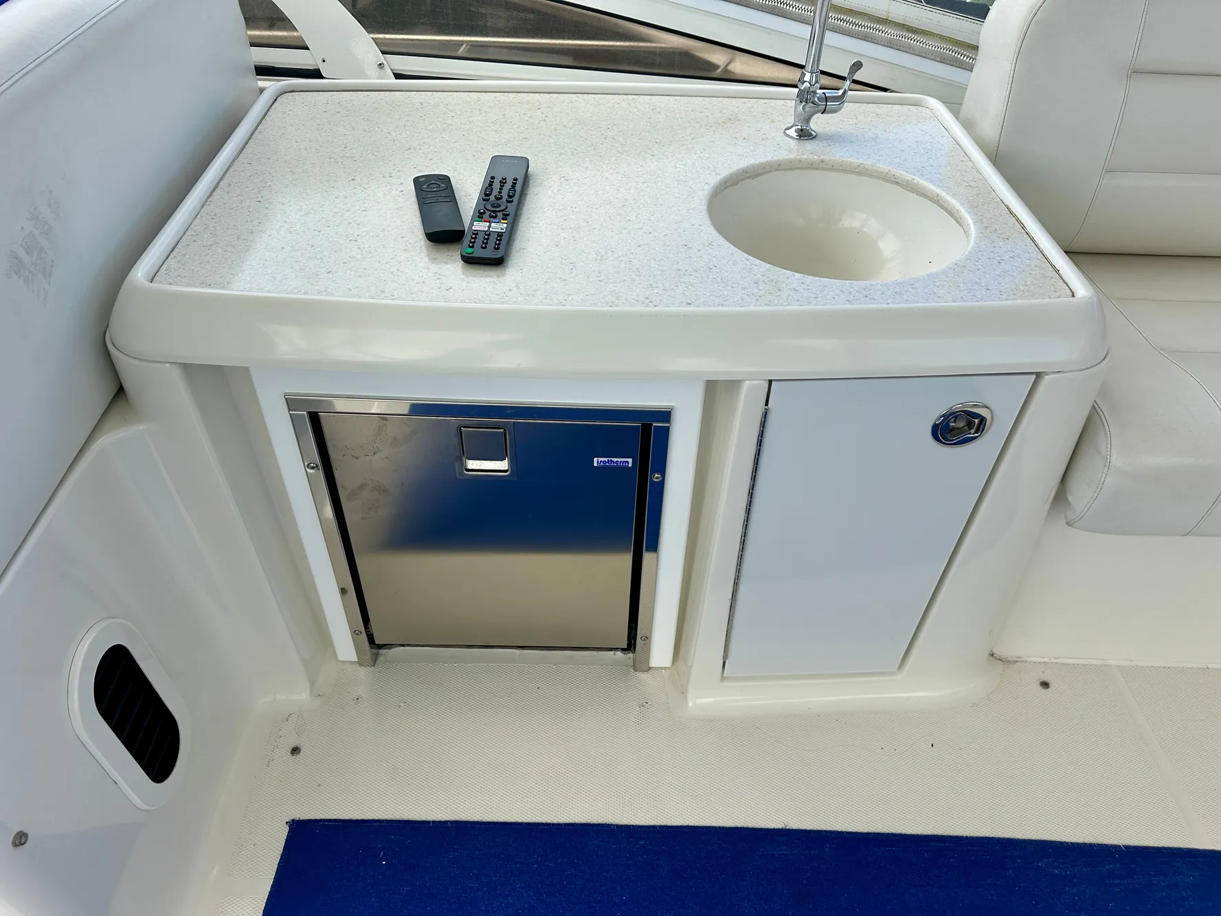2008 Carver 43 Super Sport yacht interior with sink, mini fridge, and remote controls.