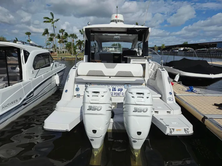 Live It Up Yacht Photos Pics 