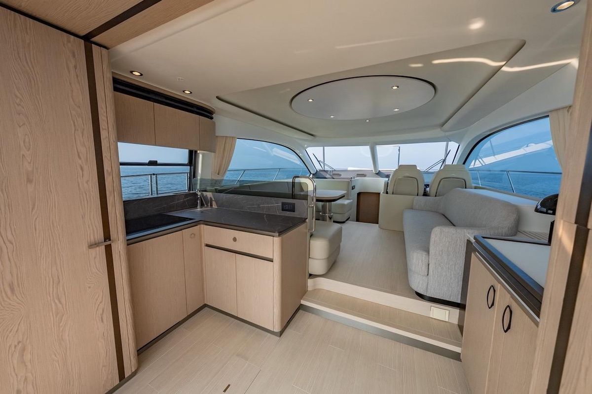 2023 Azimut 53 