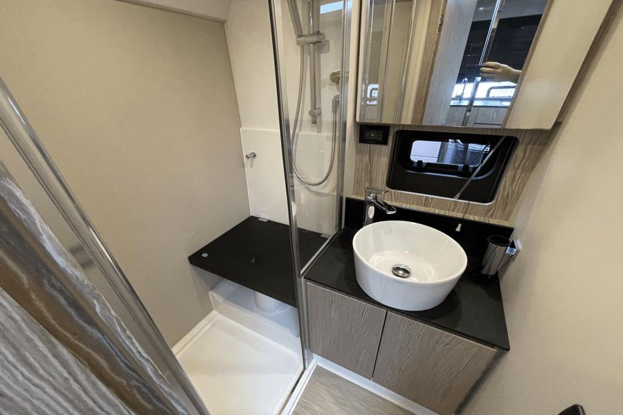 2018 Azimut Atlantis 43