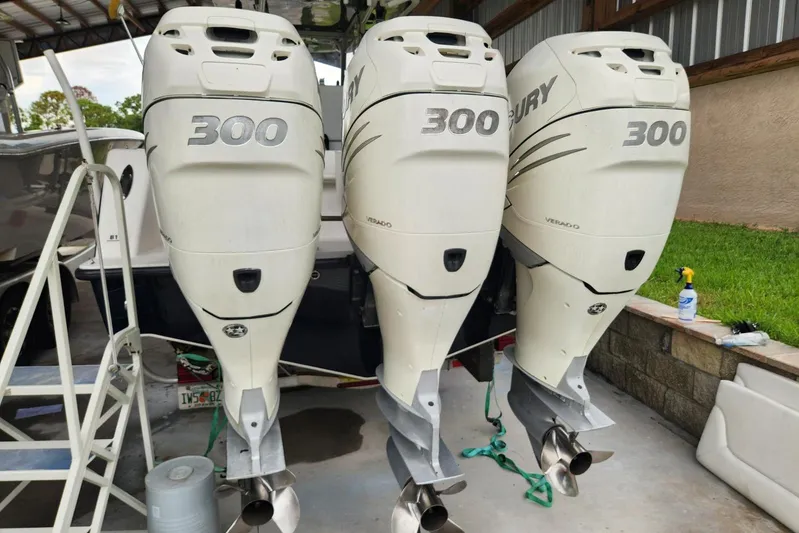  Yacht Photos Pics Triple Mercury 300 outboard engines on a 2009 Invincible 36 Open Fisherman boat.