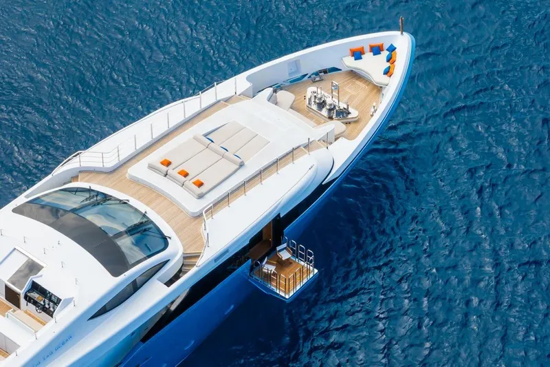 Zig Zag Ocean Yacht Photos Pics Luxurious 2014 Admiral 45 Meters yacht on blue ocean waters.