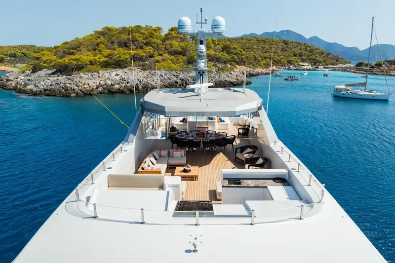 Zig Zag Ocean Yacht Photos Pics Luxurious 2014 Admiral 45 Meters yacht in scenic coastal waters.