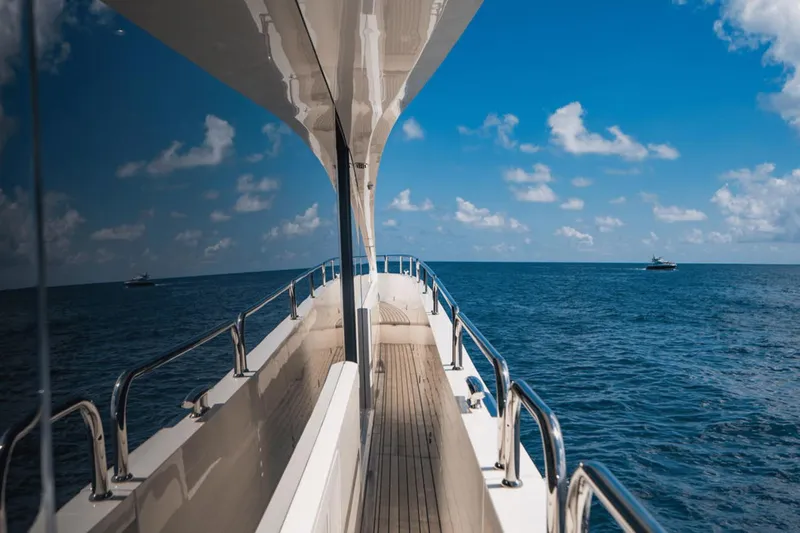 Gallivant Yacht Photos Pics 