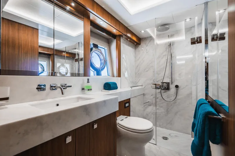 Gallivant Yacht Photos Pics 