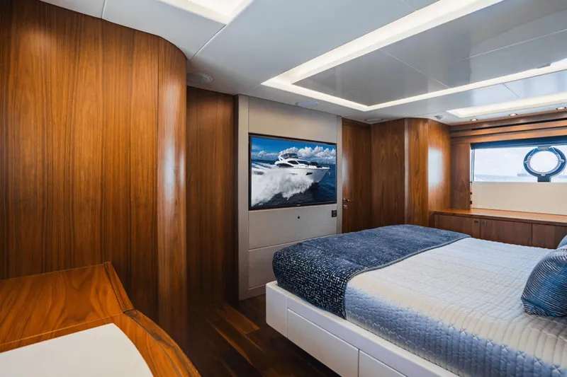 Gallivant Yacht Photos Pics 