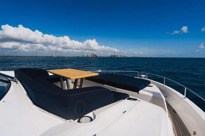 Gallivant Yacht Photos Pics 