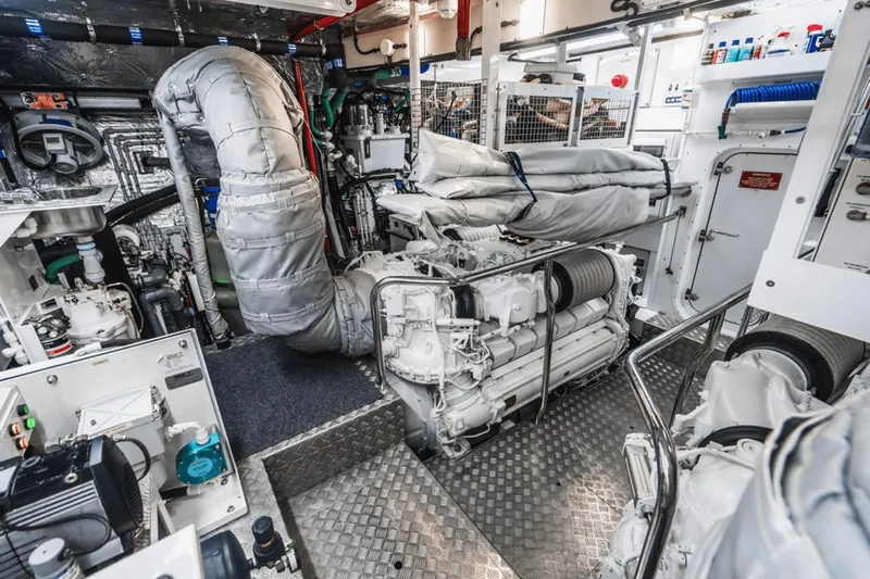 Gallivant Yacht Photos Pics 