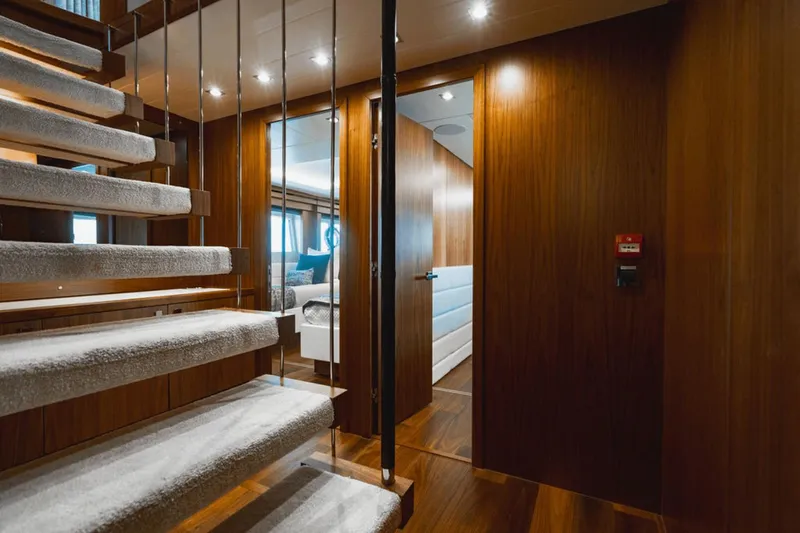 Gallivant Yacht Photos Pics 