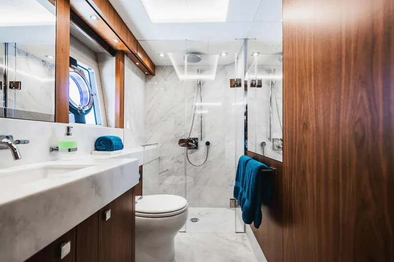 Gallivant Yacht Photos Pics 