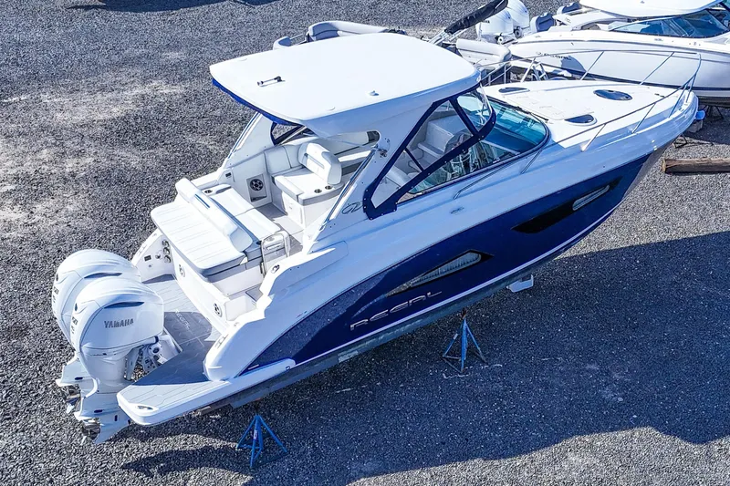  Yacht Photos Pics 2026 Regal 33 XO boat with Yamaha engines on display, featuring sleek design and spacious seating.