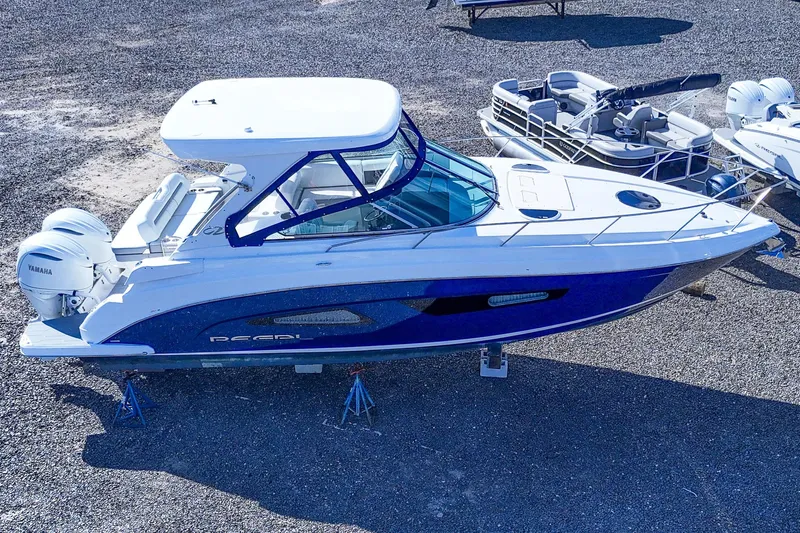 Yacht Photos Pics 2026 Regal 33 XO boat with Yamaha engines on display.