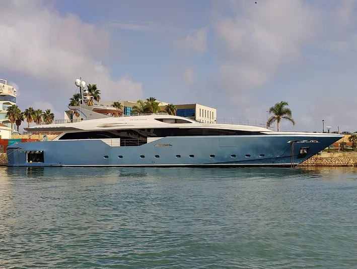 Zig Zag Ocean Yacht Photos Pics 