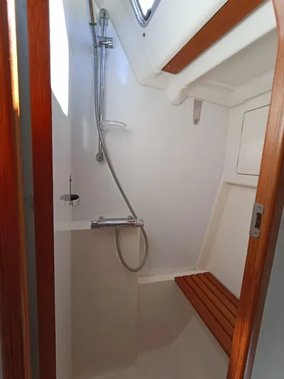 Breeze Yacht Photos Pics 