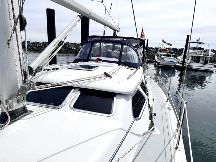 Stormcat Yacht Photos Pics 2006 Hunter 41 Deck Salon sailboat docked in a marina, featuring sleek design and rigging.