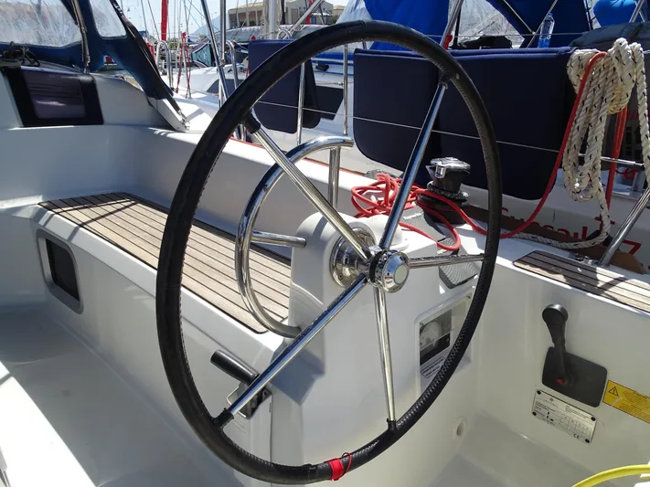 Sea Sea Rider Yacht Photos Pics Steering wheel of 2017 Jeanneau Sun Odyssey 389 sailboat, featuring sleek design and nautical equipment.