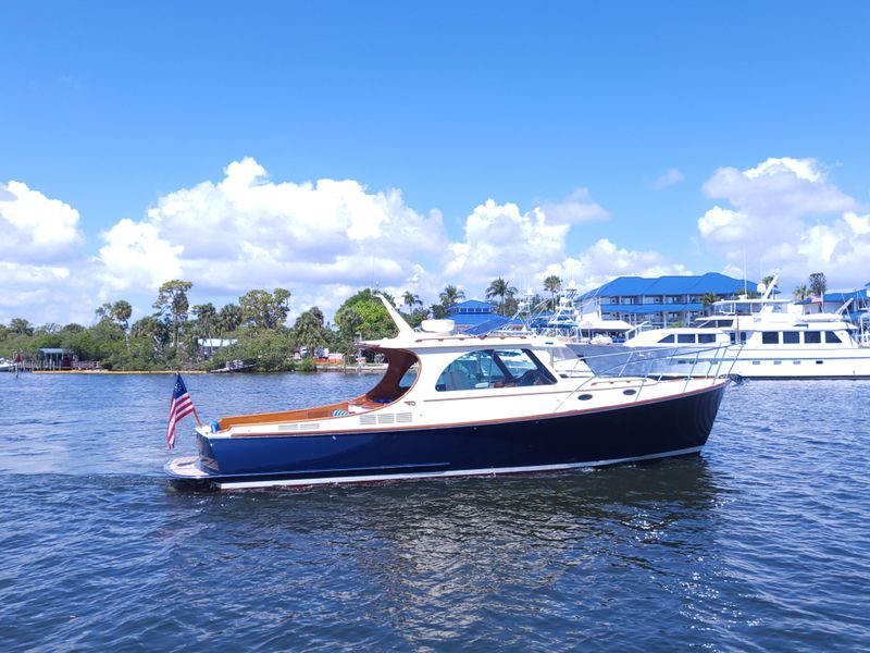 2011 Hinckley Picnic Boat 37 MKIII