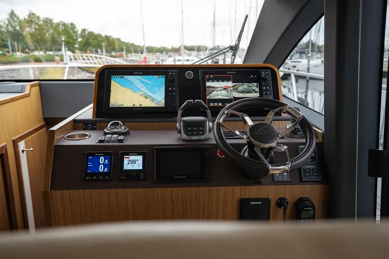  Yacht Photos Pics Sealine F430 2021 yacht helm with navigation screens and steering wheel.