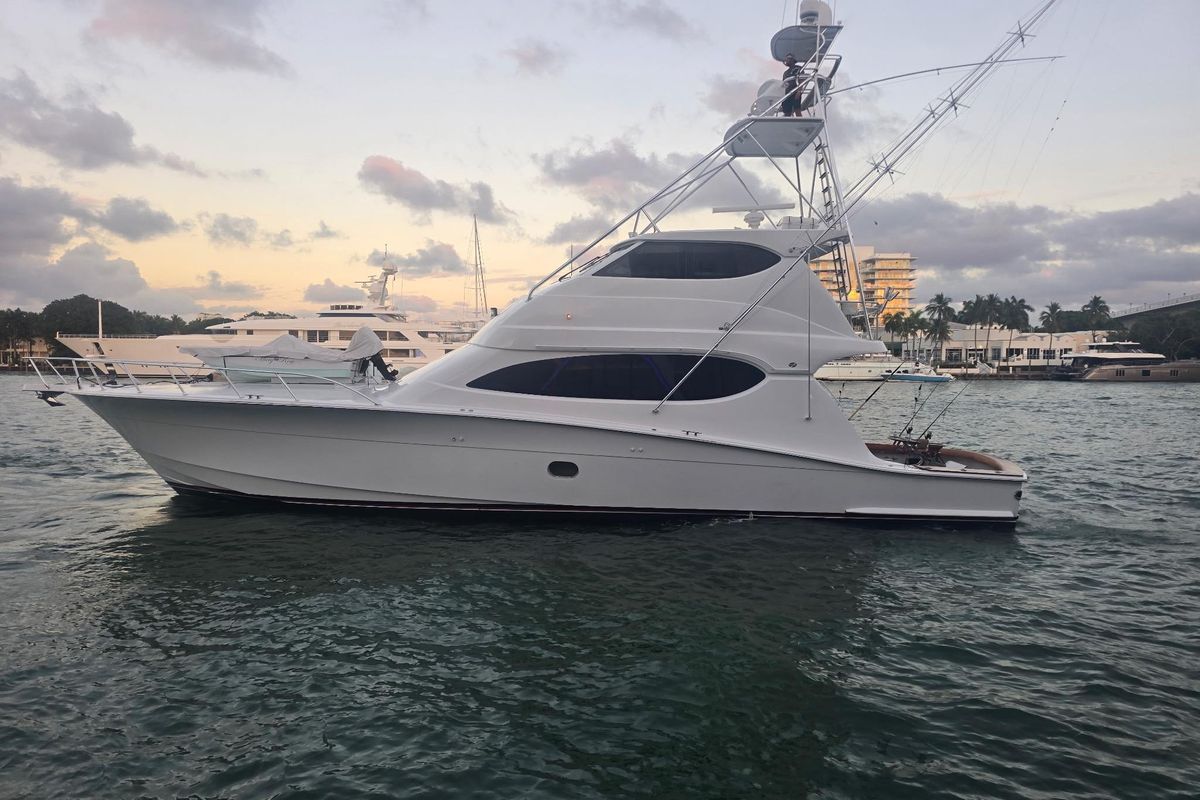 2006 Hatteras 68 