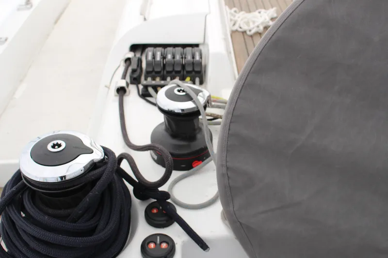 Spellbound Yacht Photos Pics Port helm, under Sunbrella cover. 2-speed Harken winches with AST, Auto Sail Trim system and reversing winches. Close-up of winches and ropes on 2022 Beneteau Oceanis Yacht 54 deck.